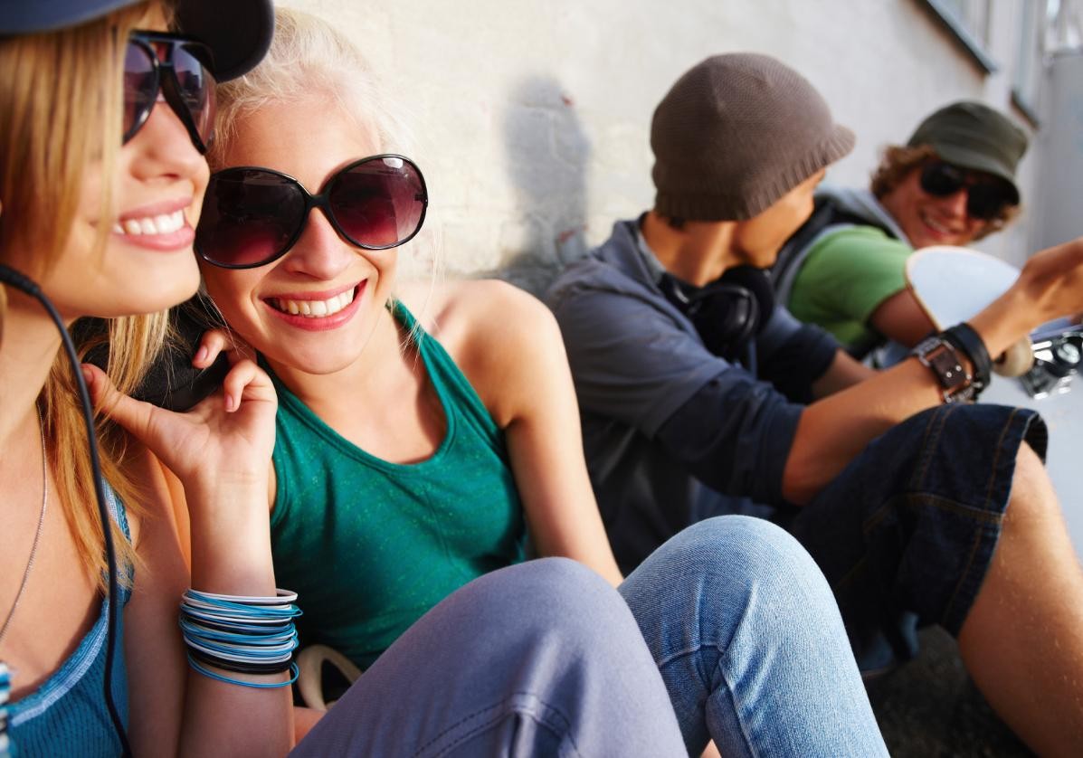 Gruppe junger Menschen Gruppe junger Menschen