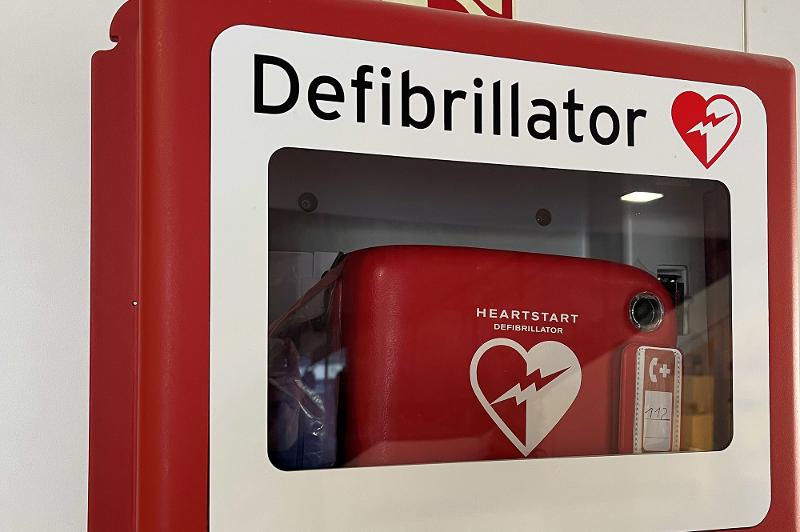 Defibrillator